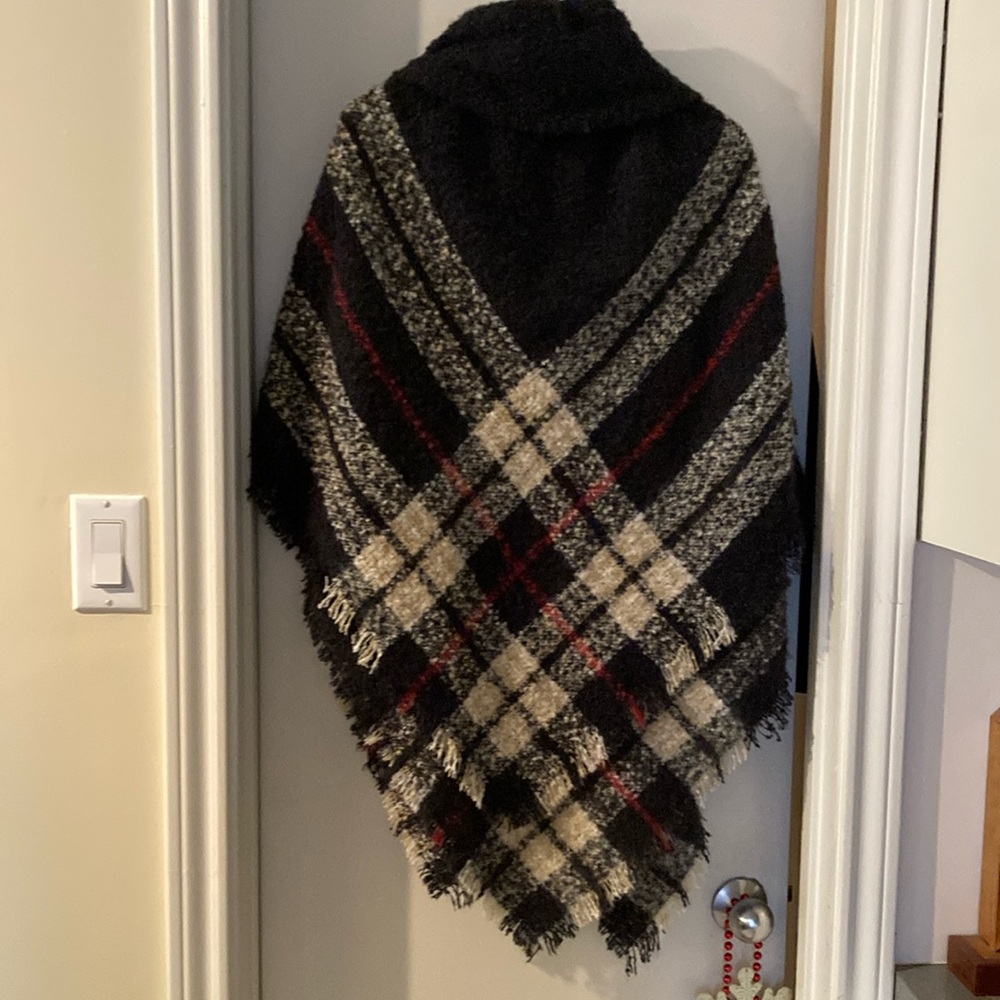 Chic Plaid Wool Poncho in Black, Cream, and Red - Picture 3 of 6
